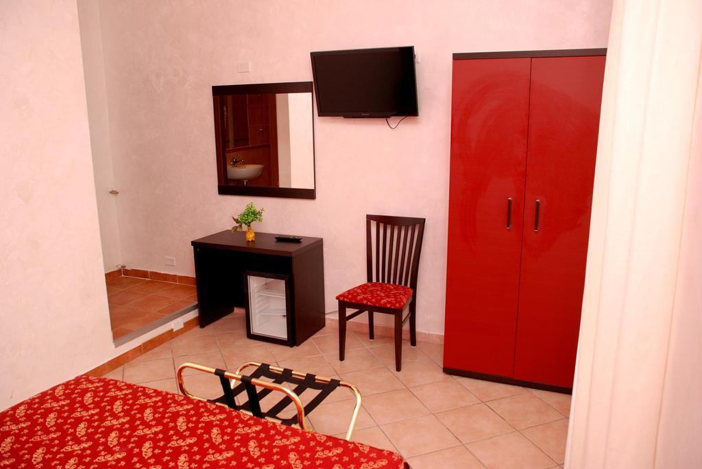 Domus Roma Rome Room photo