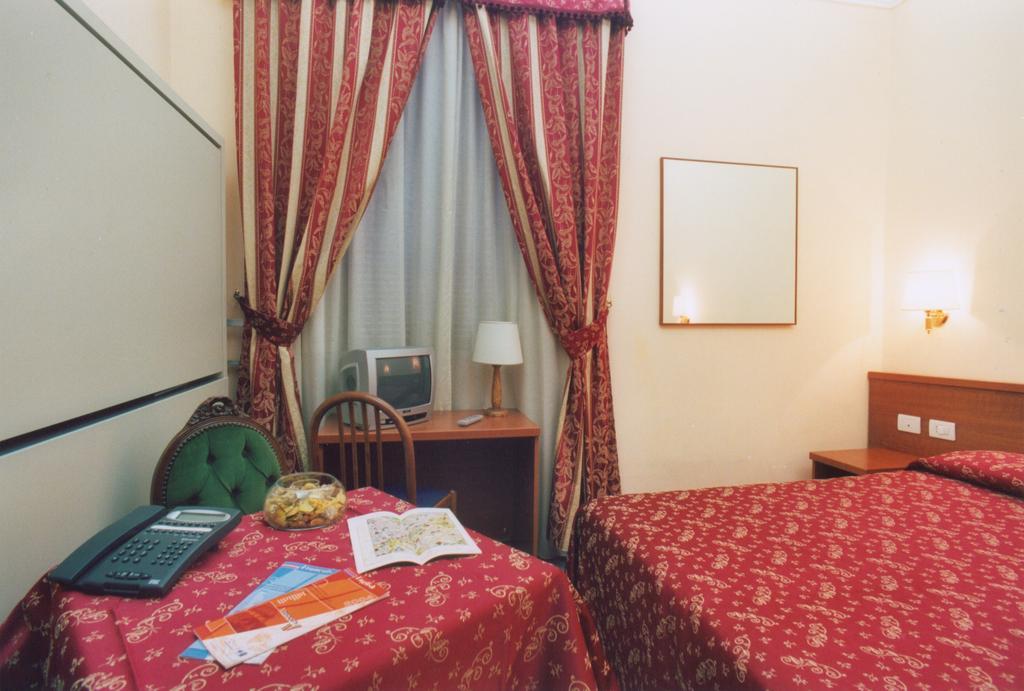 Domus Roma Rome Room photo